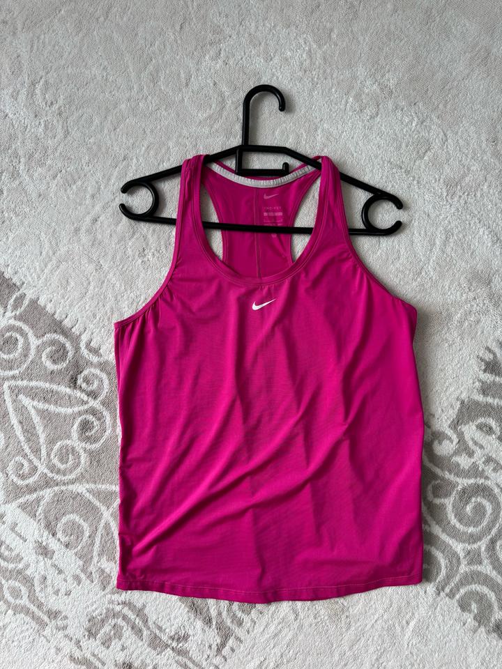 Спортивная майка Nike