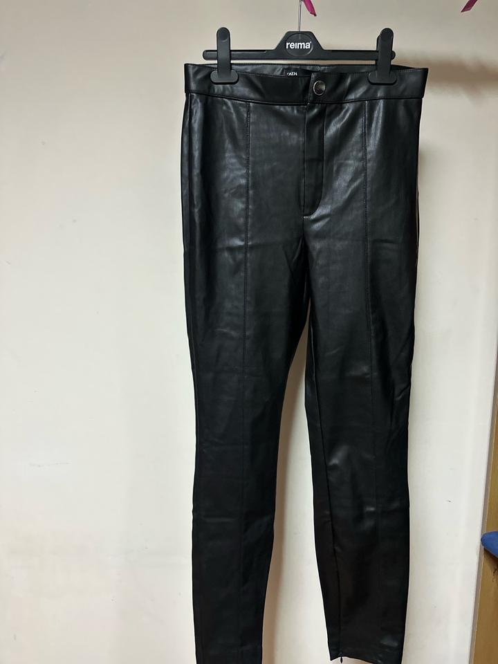 Брюки Zara из эко-кожи 🖤