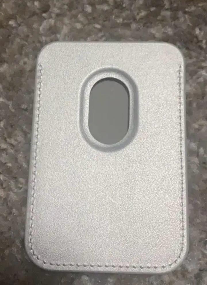 Магнитный держатель для карт