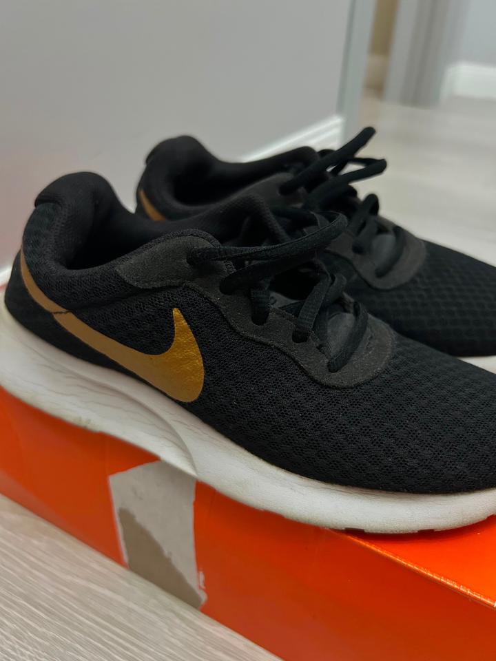 Женские кроссовки Nike