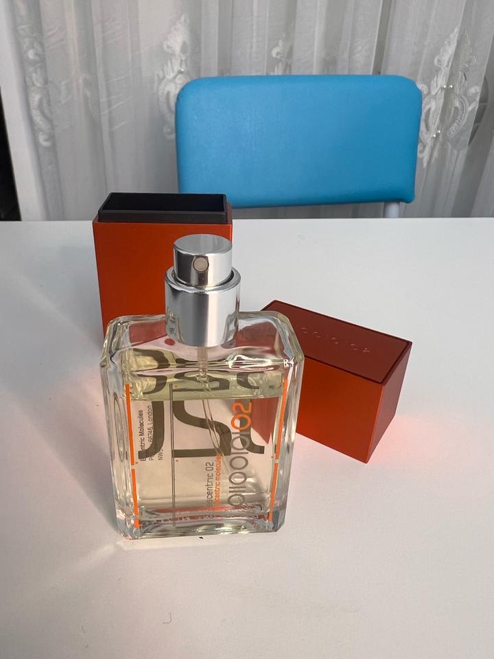 Escentric Molecules Molecule 02