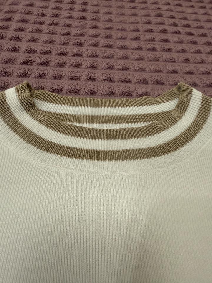 Подам кофточку с короткими руковами