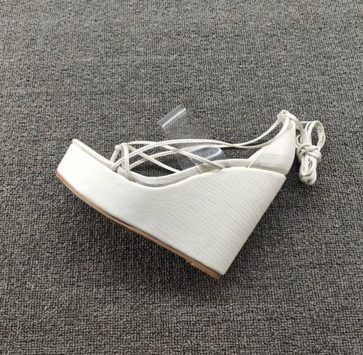 Босоножки на завязках