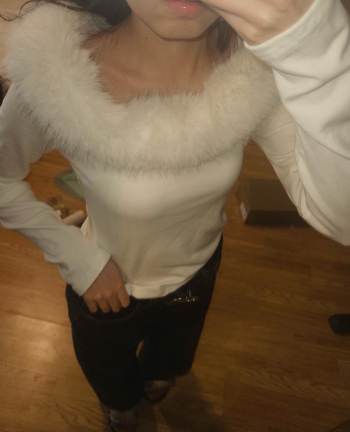 Белый лонгслив/кофточка с мехом