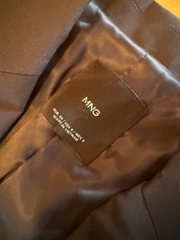 Брючный костюм mango