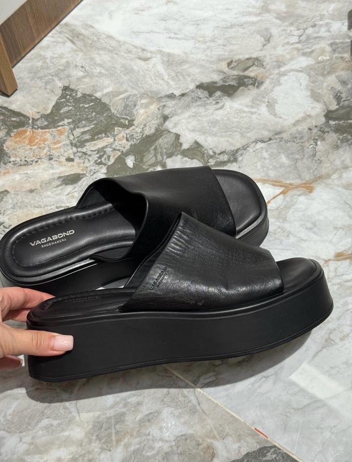 Черные тапочки