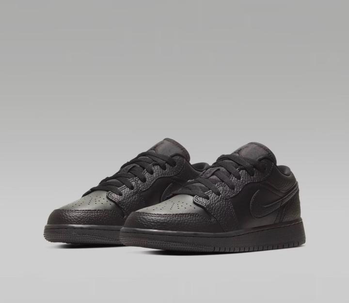 Продам новые кроссовки air Jordan