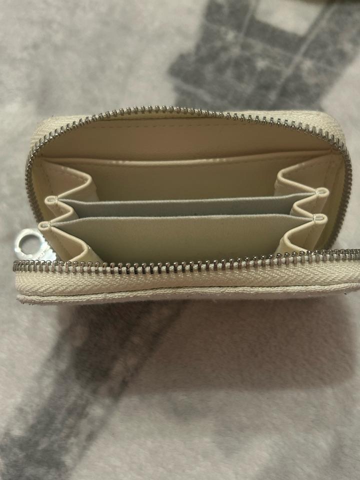 Молочный кошелёк Stradivarius