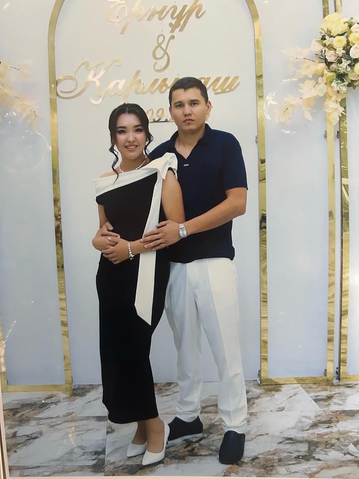 Черное платье с бантом