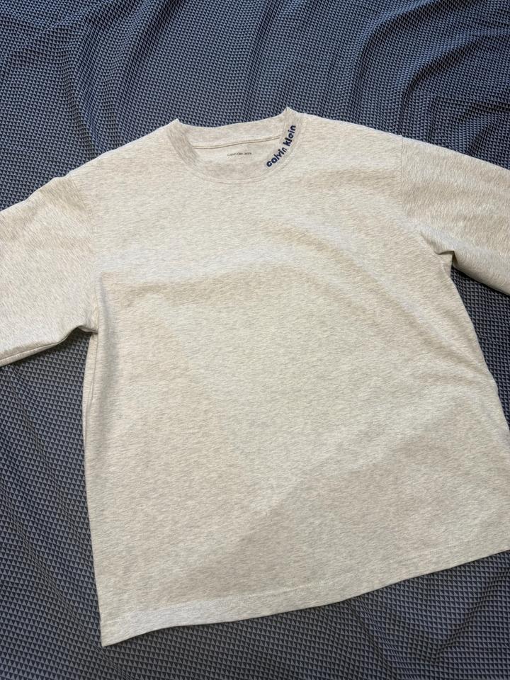 Футболка от Calvin Klein