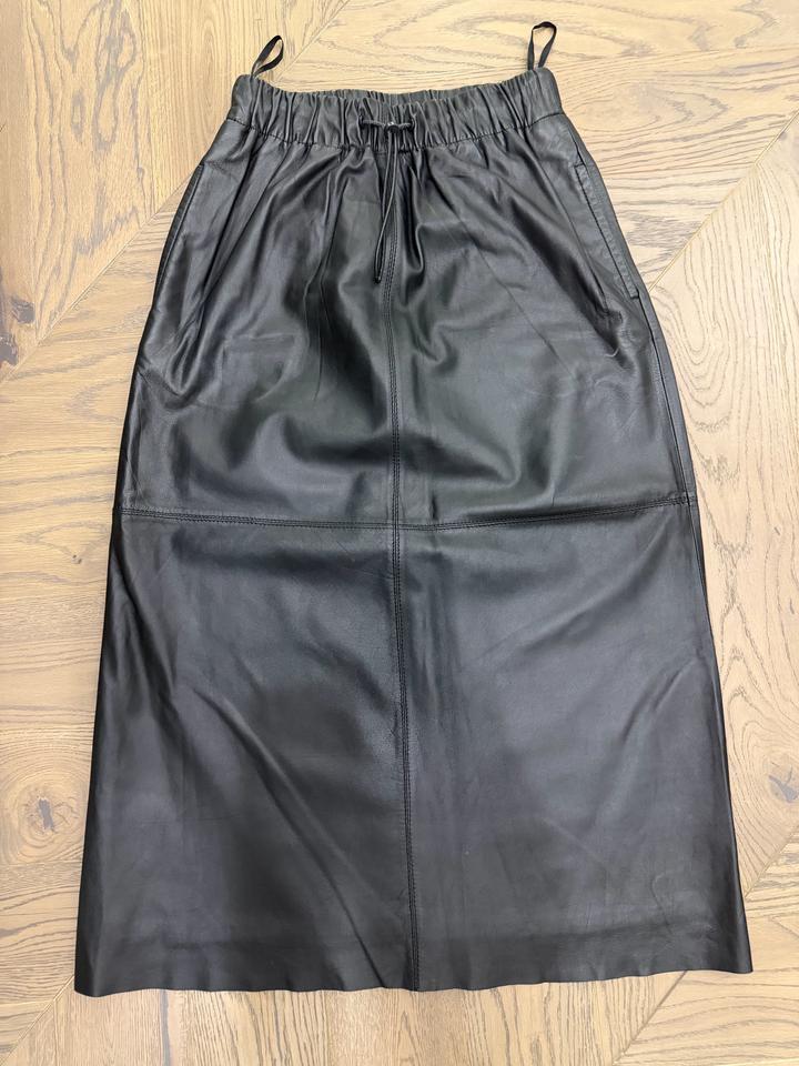 Юбка из 100% кожи от Massimo Dutti