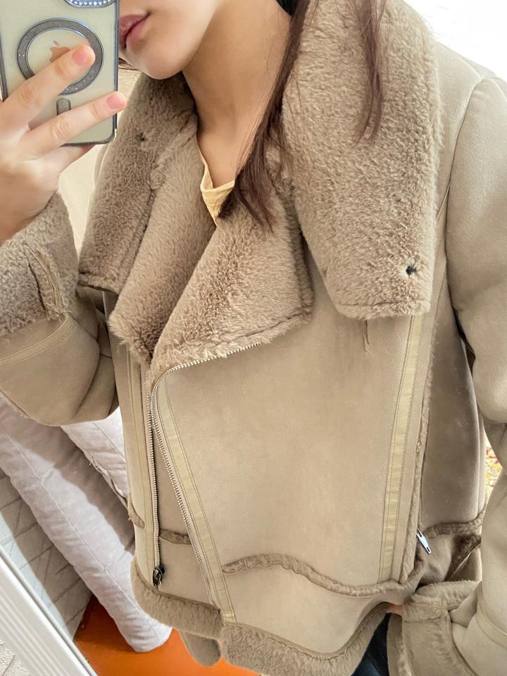 Дубленка серо-бежевого цвета