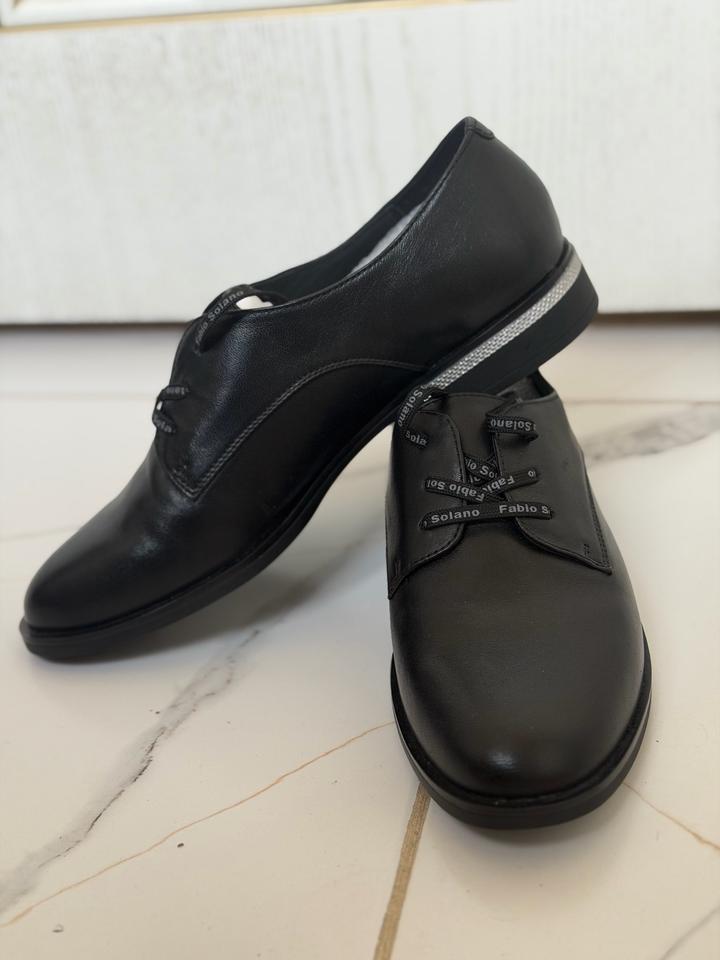 Женские чёрные кожаные полуботинки бренда Fabio Solano.
