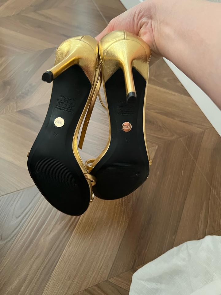 Босоножки Zara