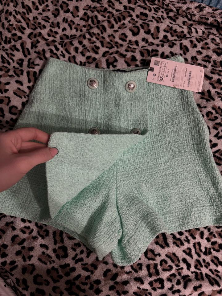 Шортики новые Zara