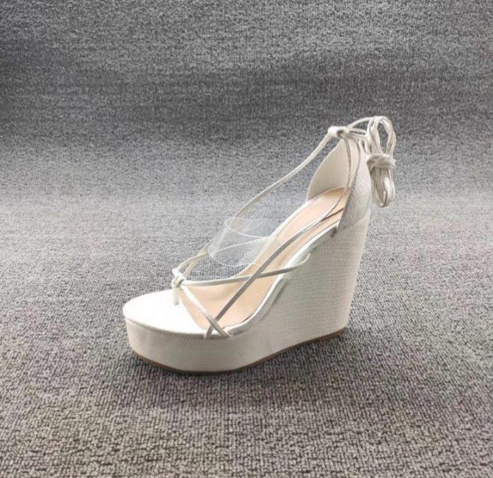 Босоножки на завязках