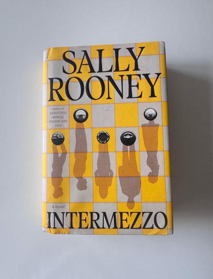 Книга на английском INTERMEZZO