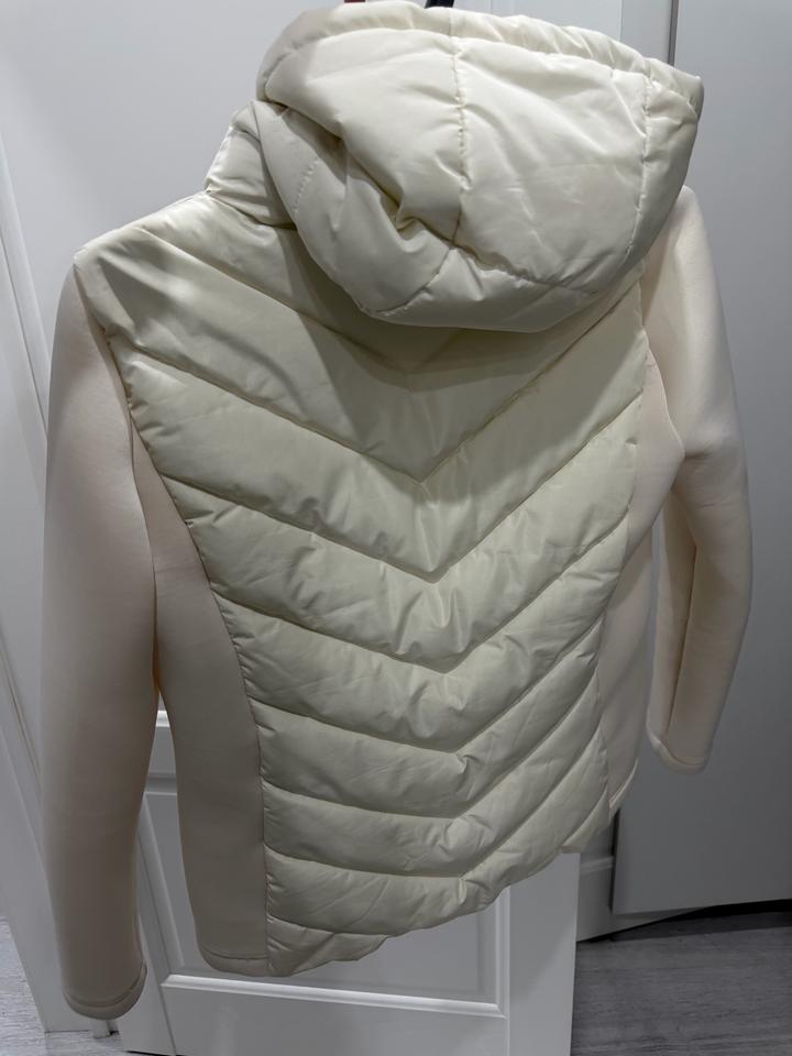 новая легкая куртка зара