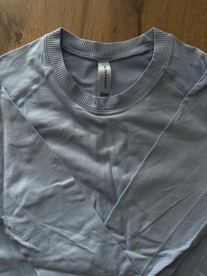 Спортивная кофта