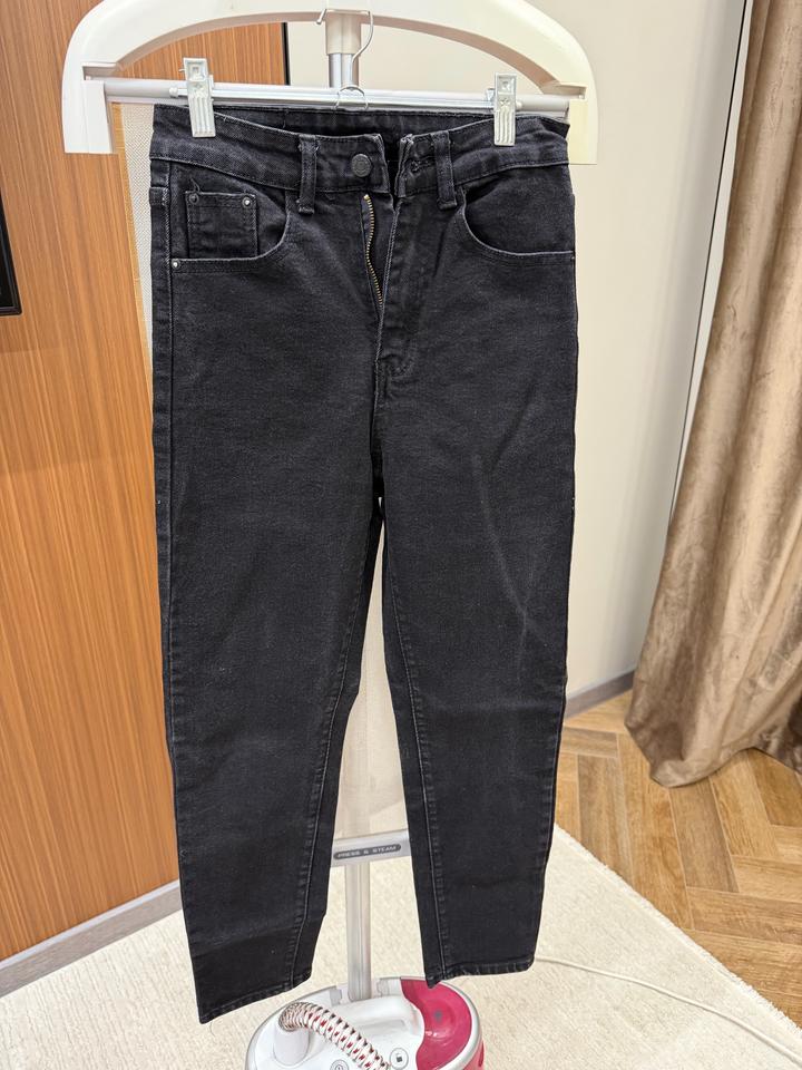 джинсы черные