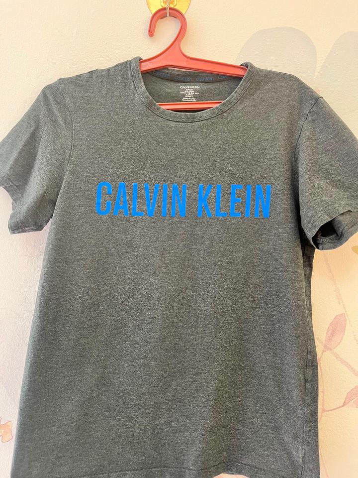 Футболка Calvin Clein s