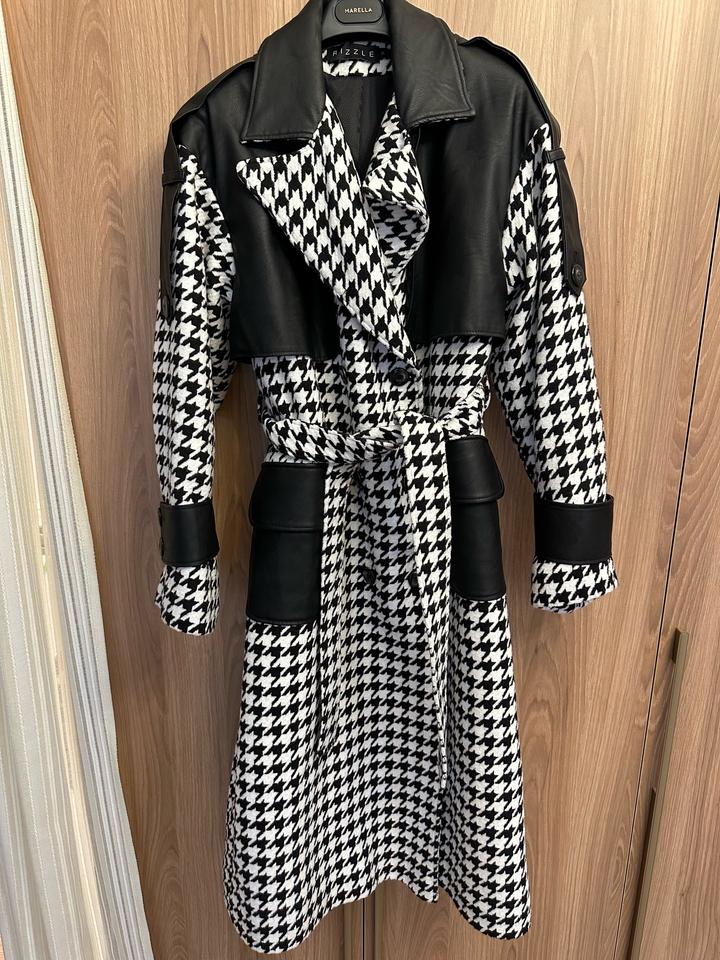 Очень стильное пальто бренда Rizzle