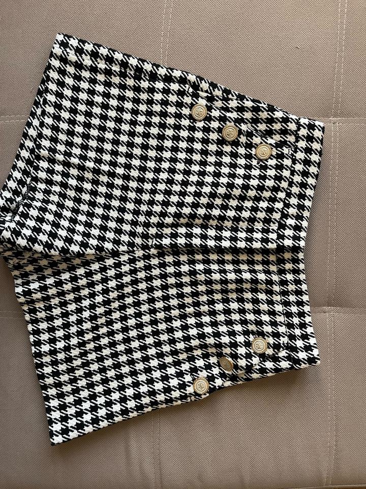 Твидовый костюм ZARA (пиджак, шорты)
