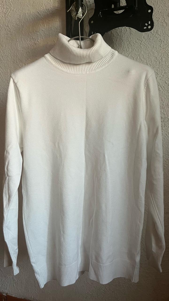 Белая водолазка