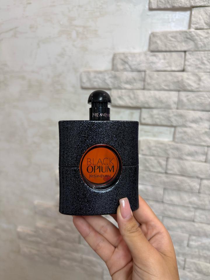 Продам парфюм Yves Saint Laurent Black Opium 90ml
