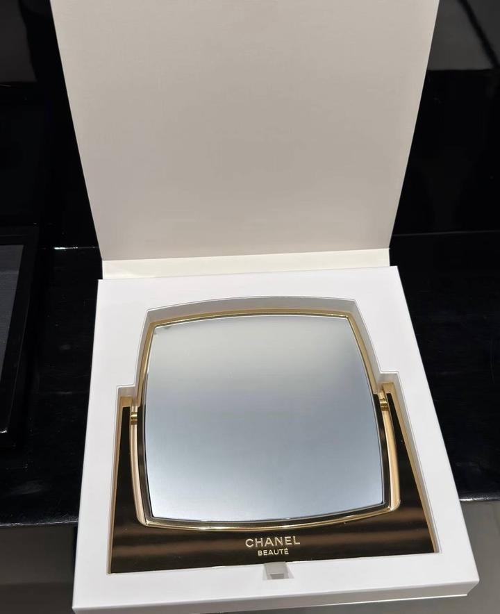 Зеркало Chanel