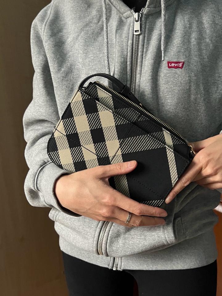Burberry та самая сумка