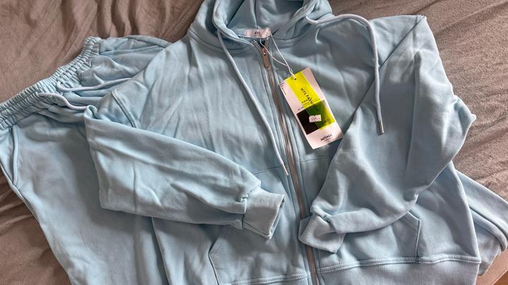 Спортивный костюм