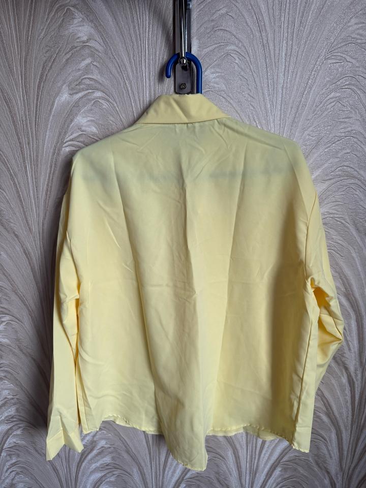 желтая рубашка