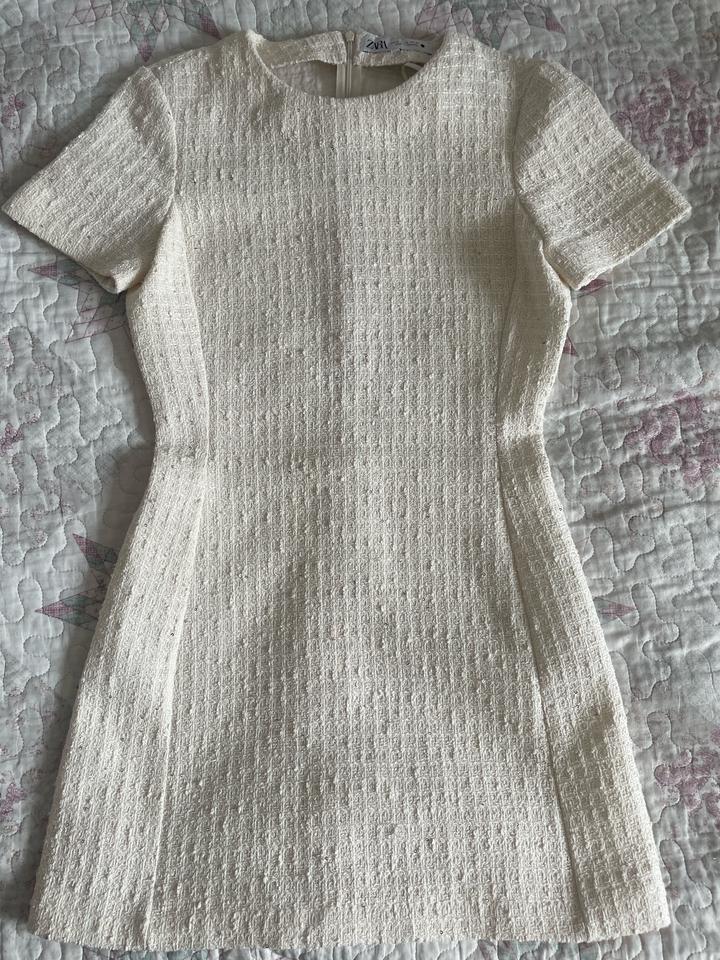 Молочный платье : Zara