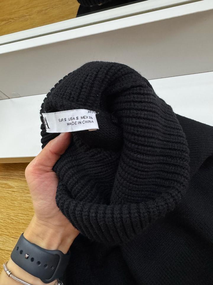 Водолазка от Zara.