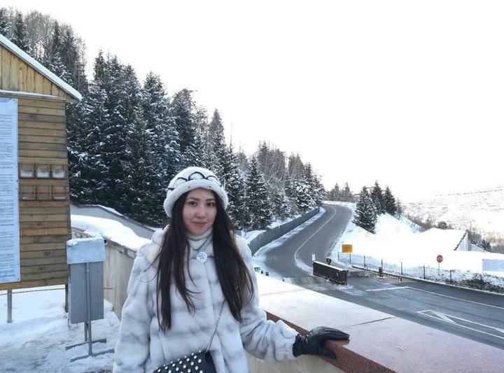 Натуральная шуба с норковой отделкой капюшона 🤍
