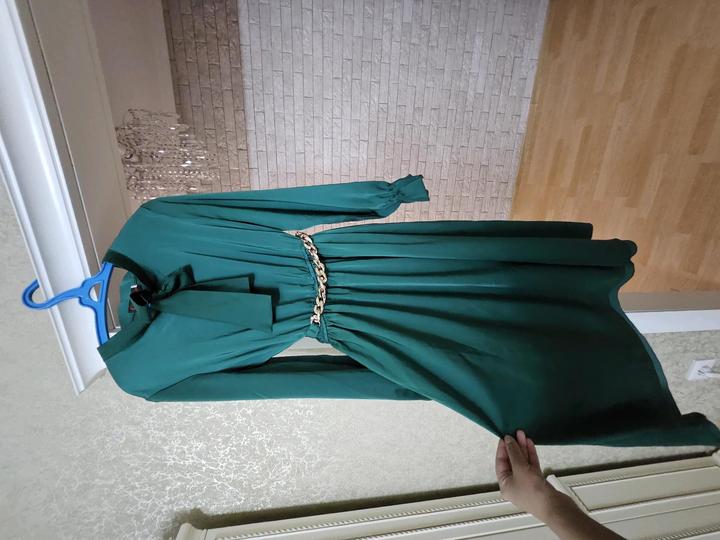 изумрудное платье