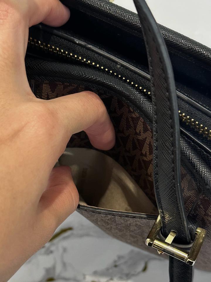 Сумка-тоут (шоппер) Michael Kors 🧡с круглым брелоком, ручками и молнией сверху.