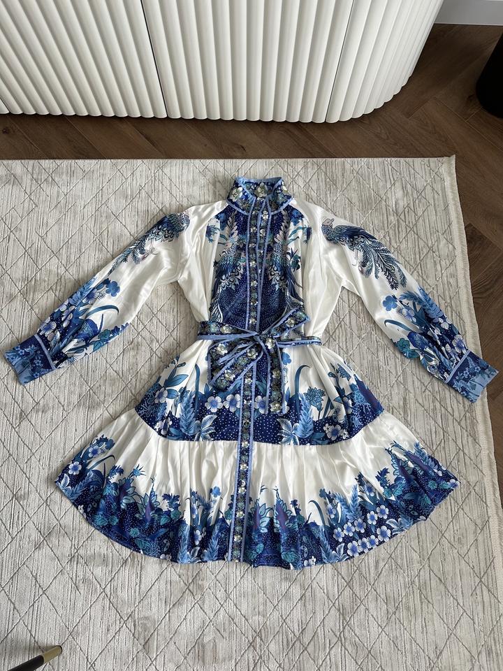 Платья, костюм и дубленка.