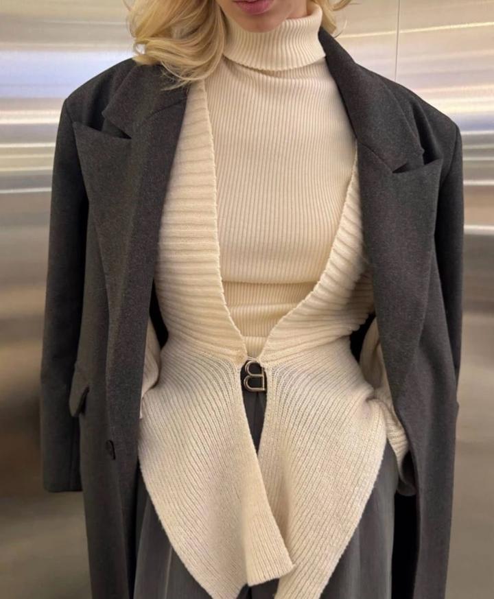 Белый кардиган