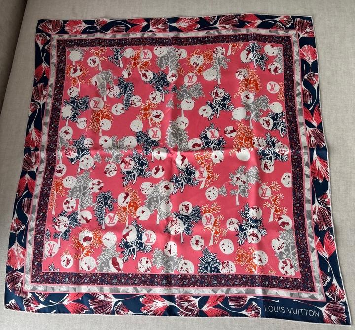 Платок LV