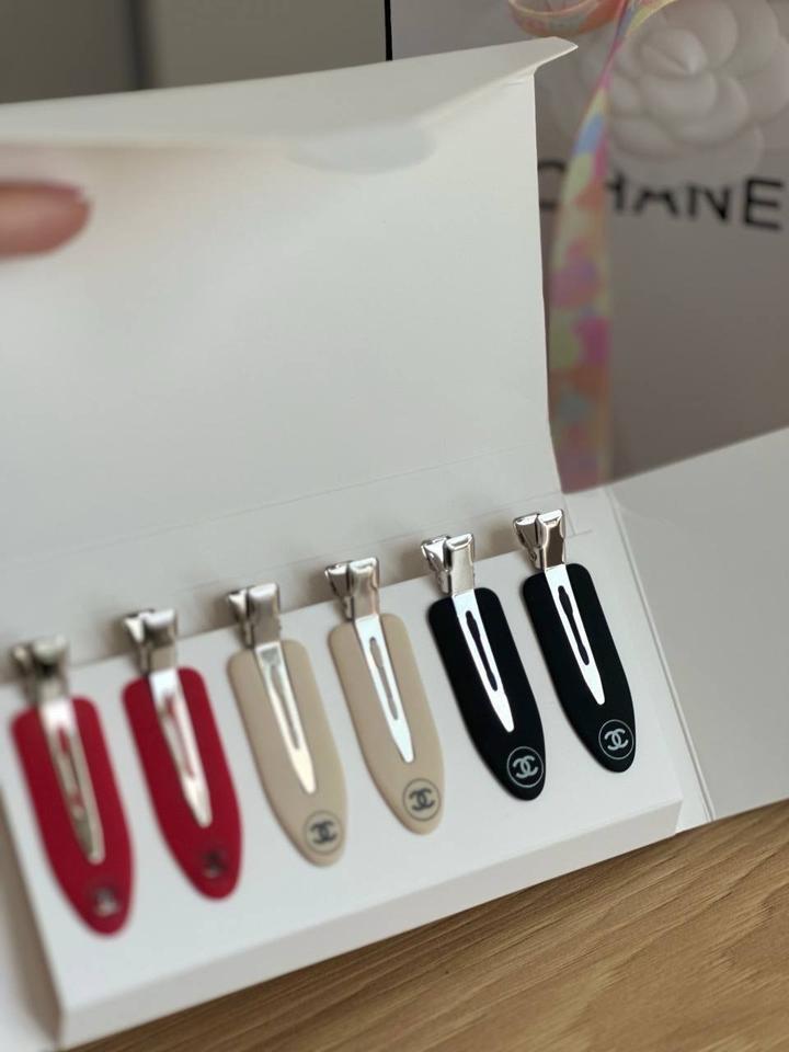 Заколки Chanel Beaute
