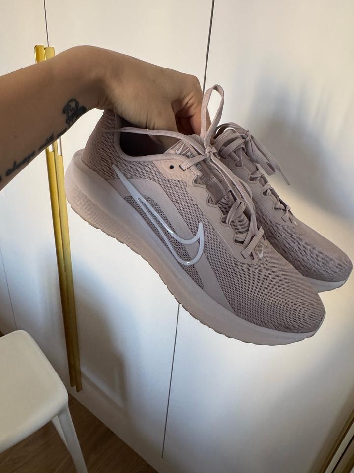 Кроссовки Nike