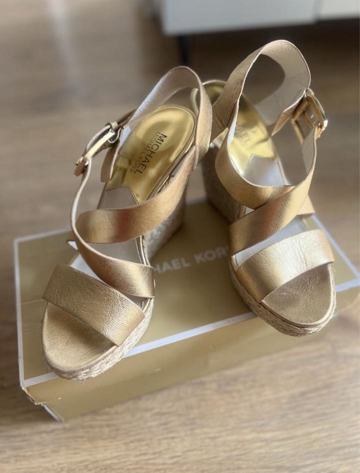 Босоножки на танкетке от michael kors