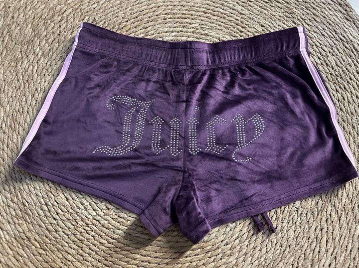 Шорты от бренда Juicy Couture