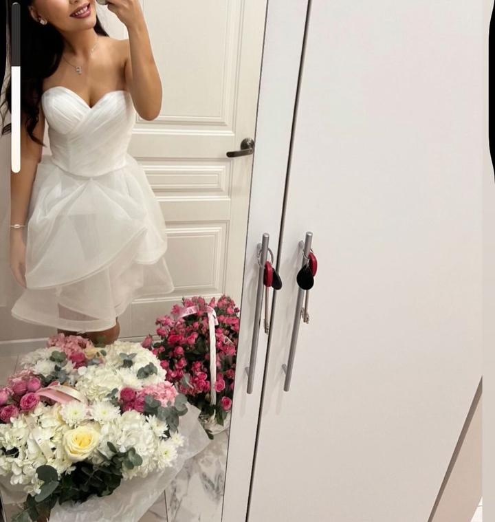 Коктейльное белое платье