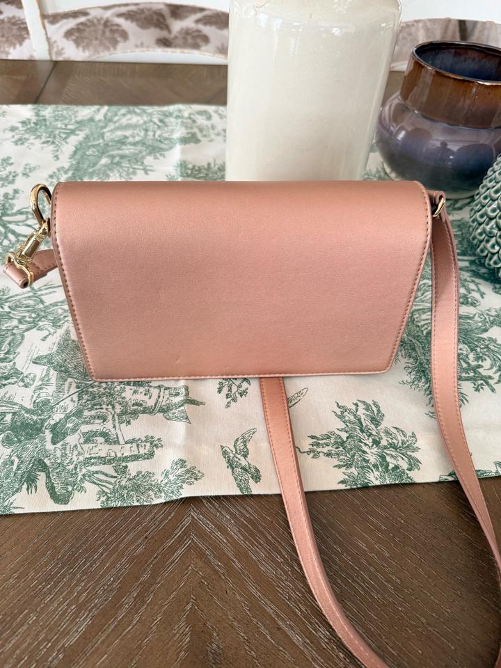 Сумка-клатч Charles & Keith