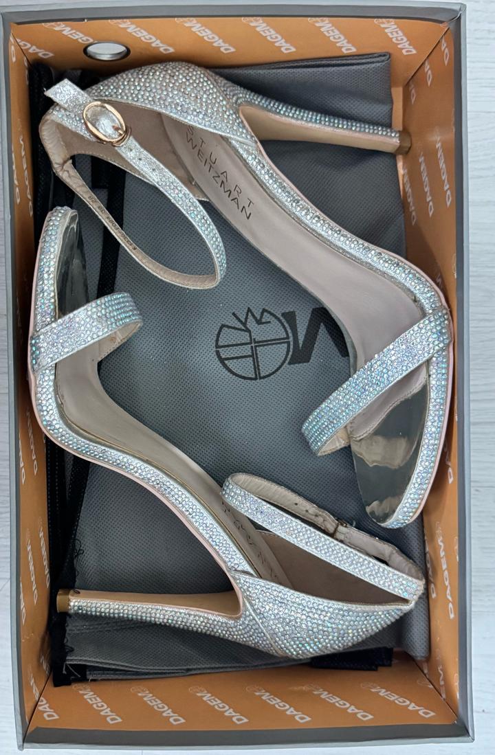 серебристые босоножки Stuart Weitzman