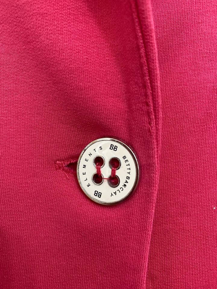 Пиджак трикотажный розовый