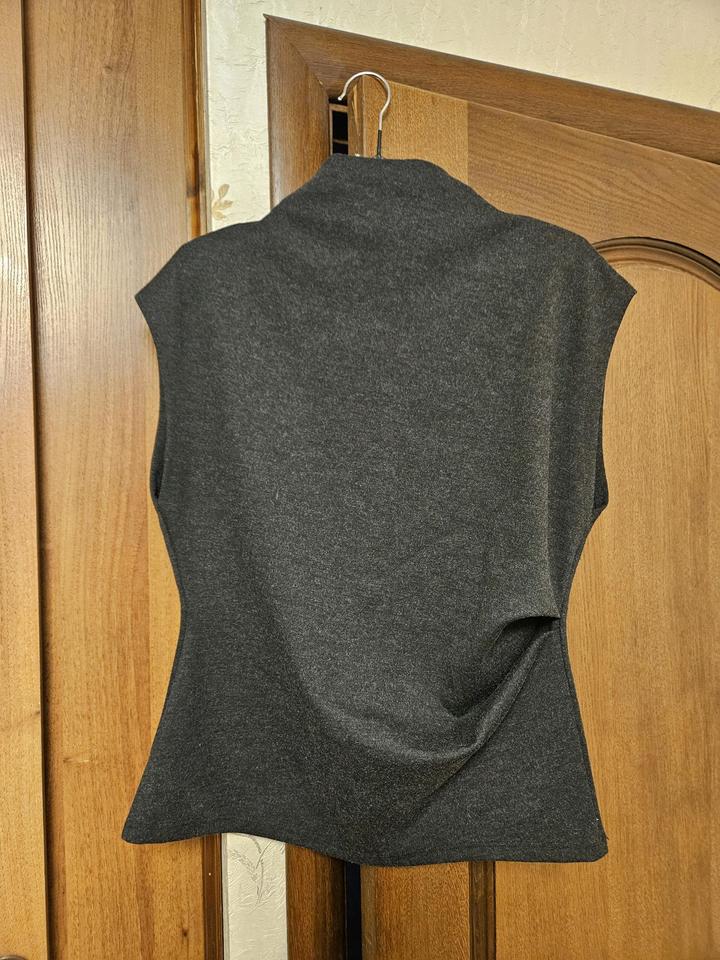 Серая жилетка Zara